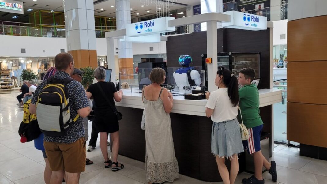 Роботизований кіоск під брендом Robi Coffee.