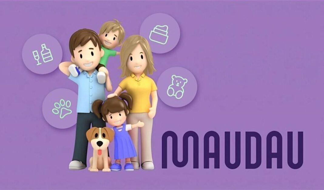 Ілюстрація родини з домашнім улюбленцем та логотипом маркетплейса MAUDAU.