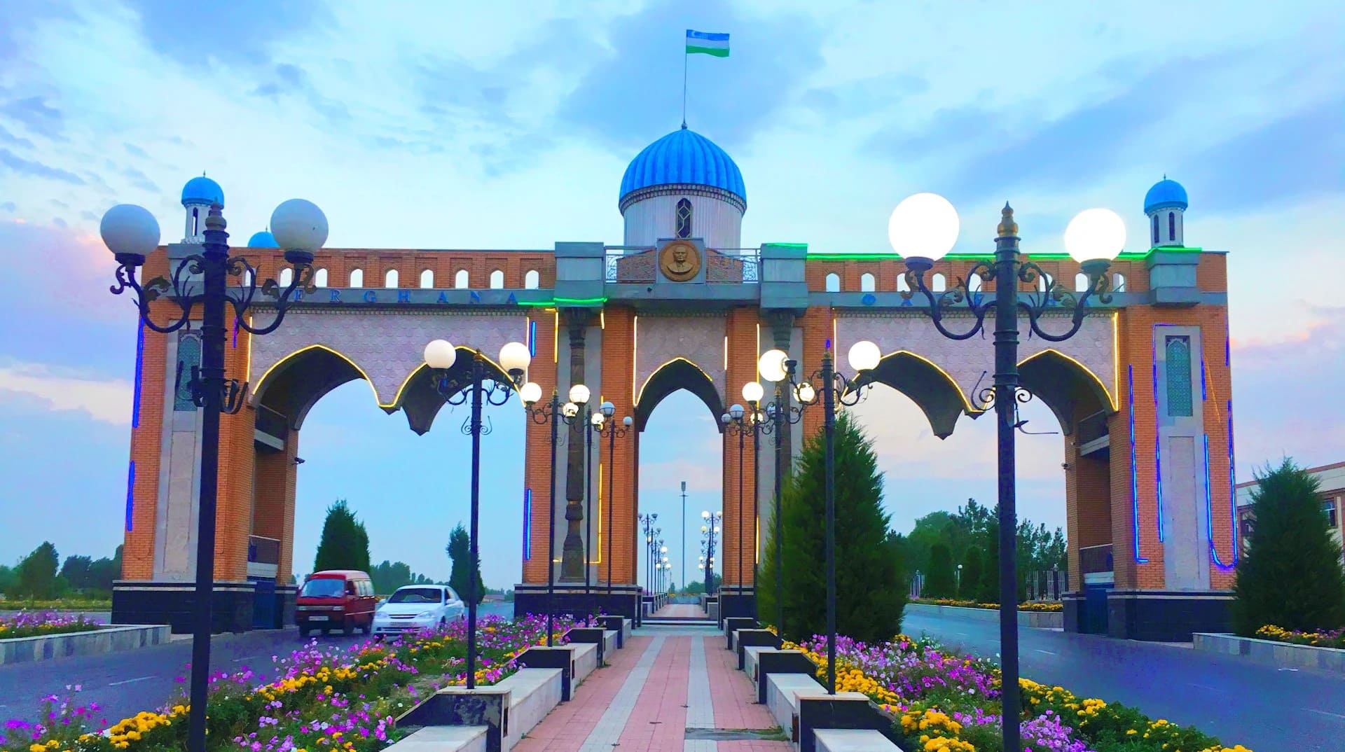 В'їзна арка до Фергани в Узбекистані.