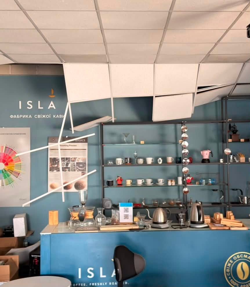 пошкоджена фабрика виробника кави Isla