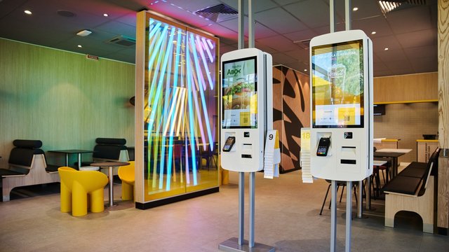 ресторан мережі макдональдз в україні