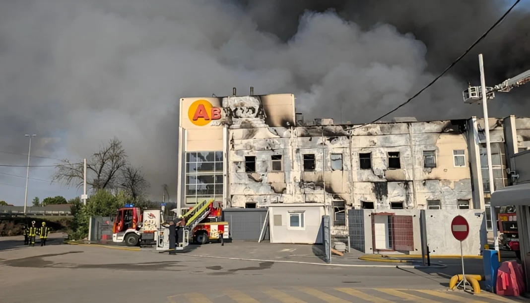 Пошкоджений розподільчий центр Аврора.