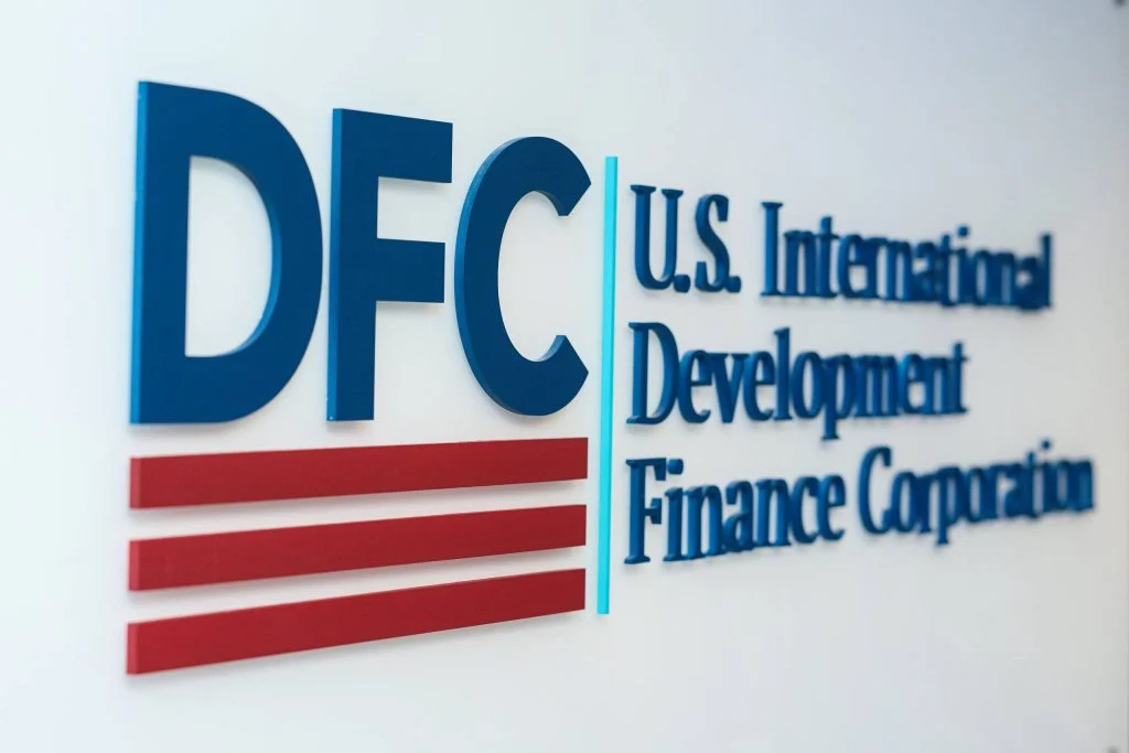Логотип DFC (U.S. International Development Finance Corporation).